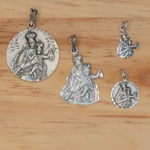 Medalla Virgen del Carmen en plata de ley varios tamaños
