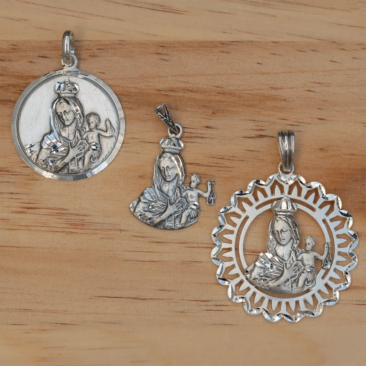 Medalla virgen del Carmen en plata de ley imagen.