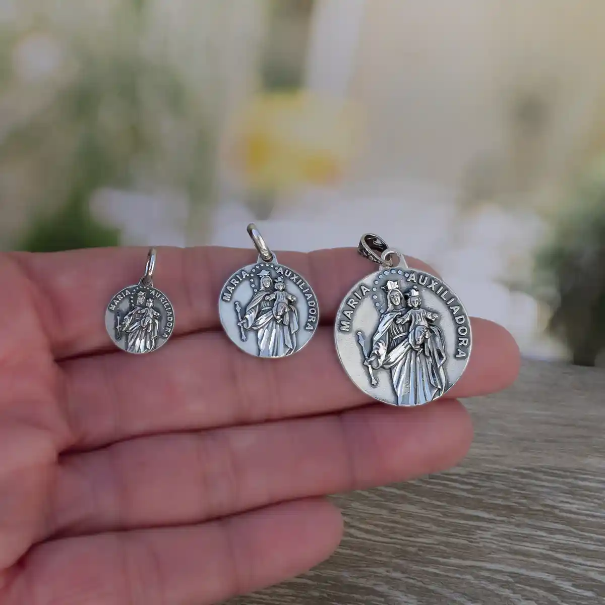 medallas virgen maria auxiliadora plata forma redonda varios tamaños