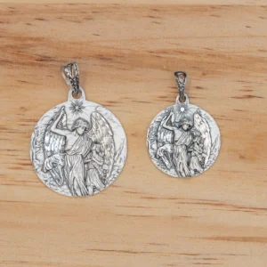 Medalla Ángel de la Guarda con forma redonda en plata de ley