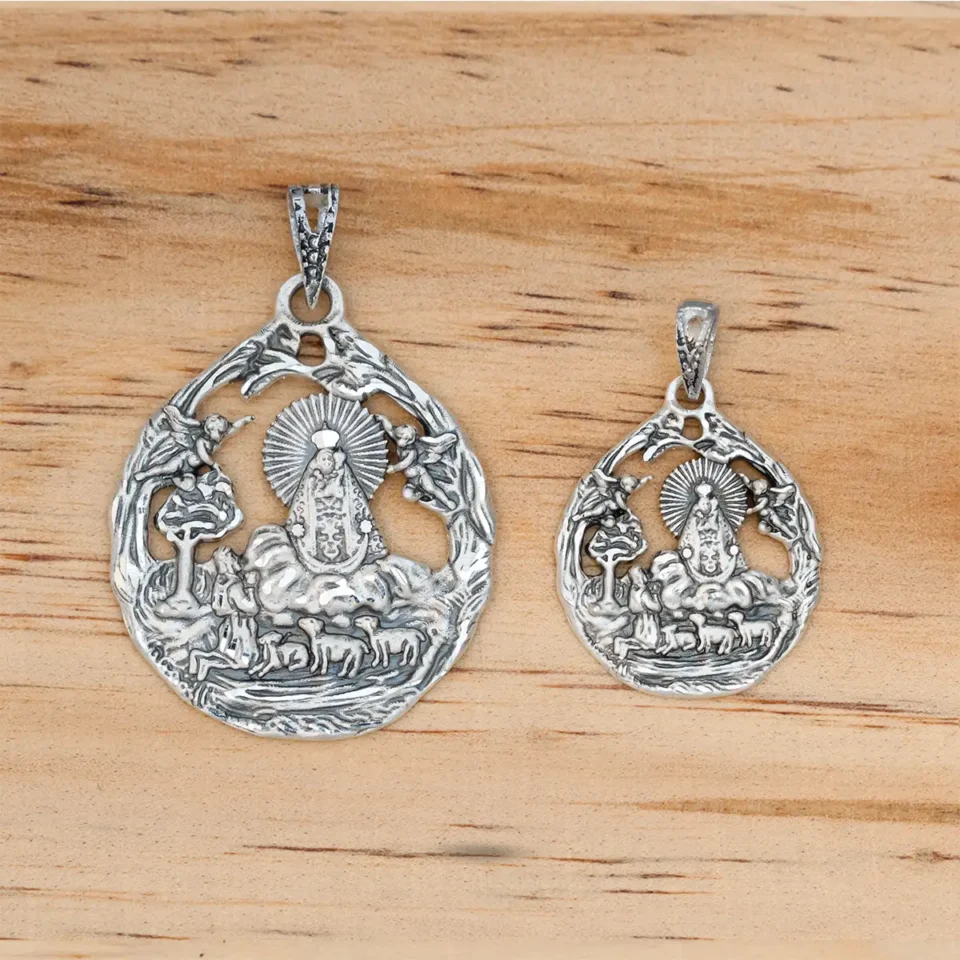 Medalla Virgen de la Cabeza Aparición en plata de ley.
