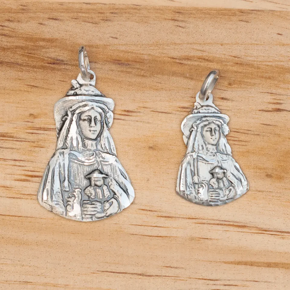 Medalla Virgen del Roció Pastora en plata de ley